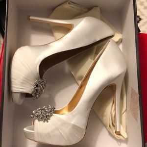 Badgley Mischka Crystal Pettal Pump